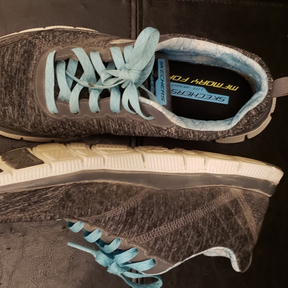 Skechers Memory foam sneakers sz 8.5 - Picture 2 of 8